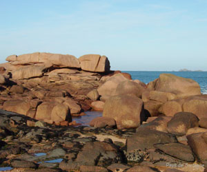 Les rochers de la côte de granit rose