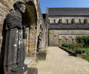 Cloître de l'abbaye de Daoulas