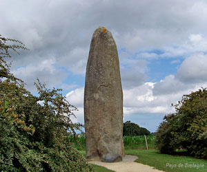 Le menhir de Champ-Dolent