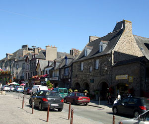 La Grande rue de Dol-de-Bretagne